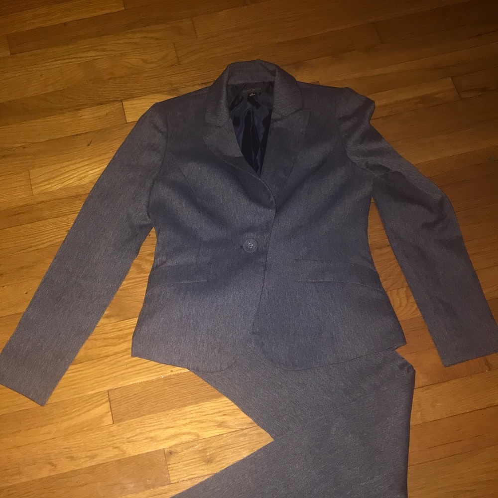 Pants suit